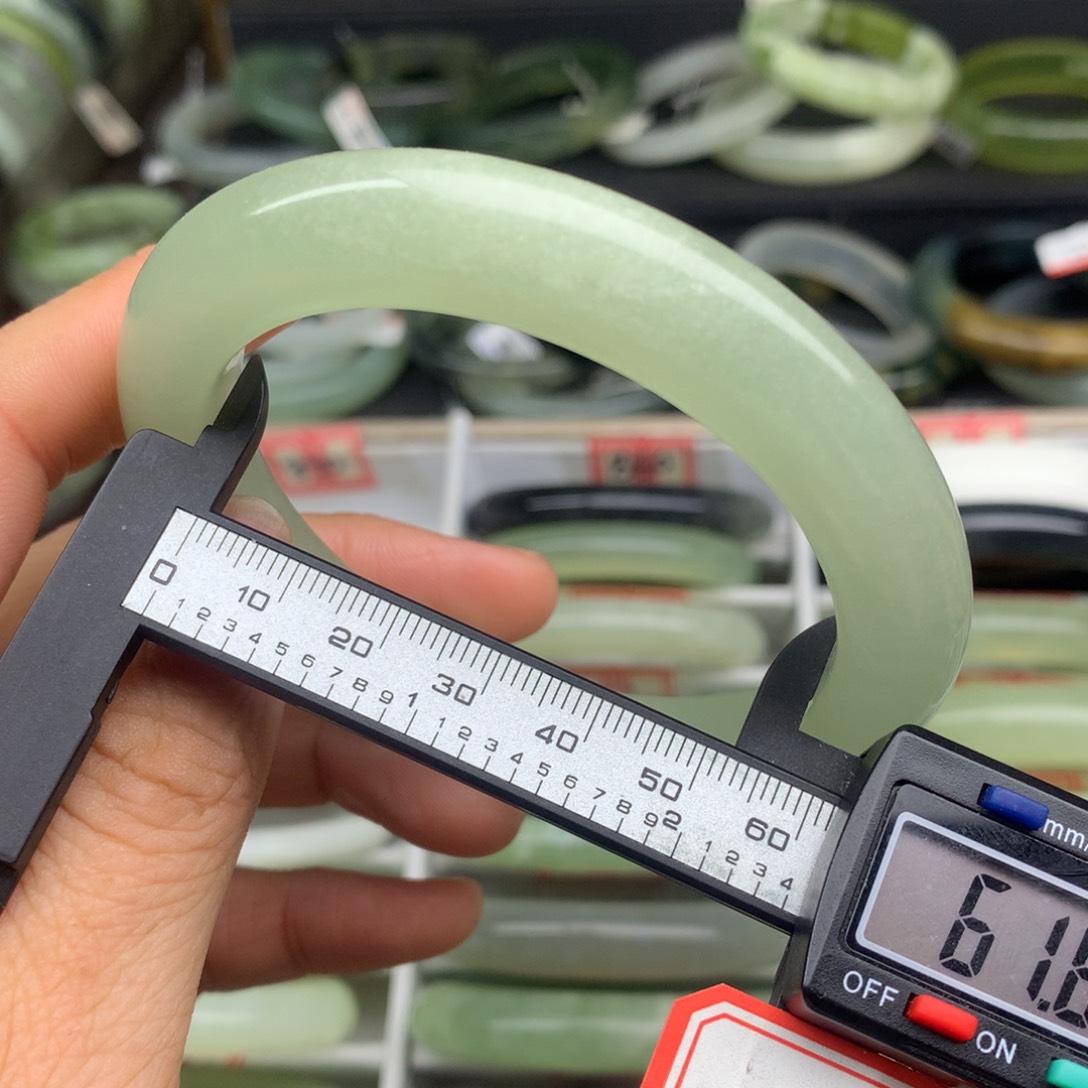 蛇纹石玉未镶嵌手镯850