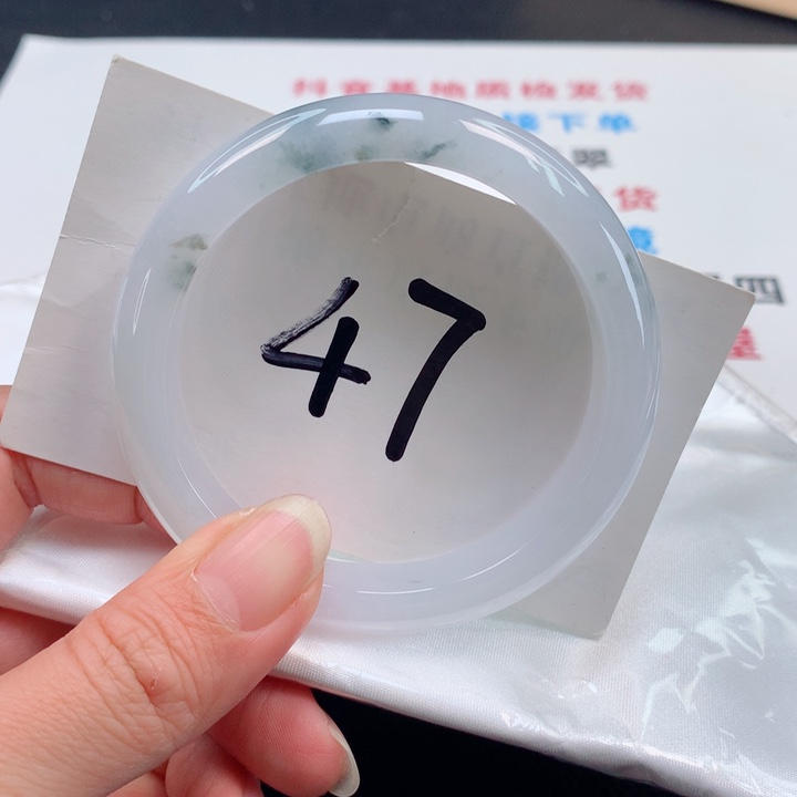 翡翠手镯未镶嵌正