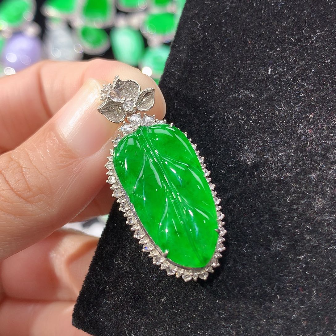 翡翠18K金镶嵌颈饰