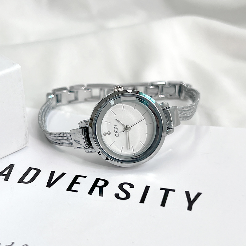 复古优雅女士石英腕表精致小巧流苏气质手链表潮牌轻奢时尚防水