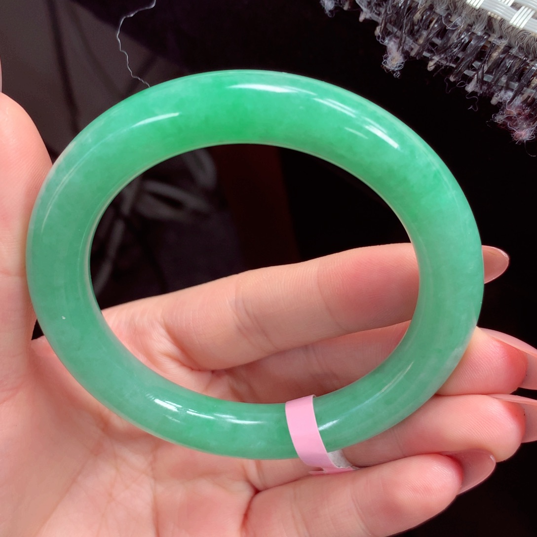 翡翠手镯未镶嵌缅甸