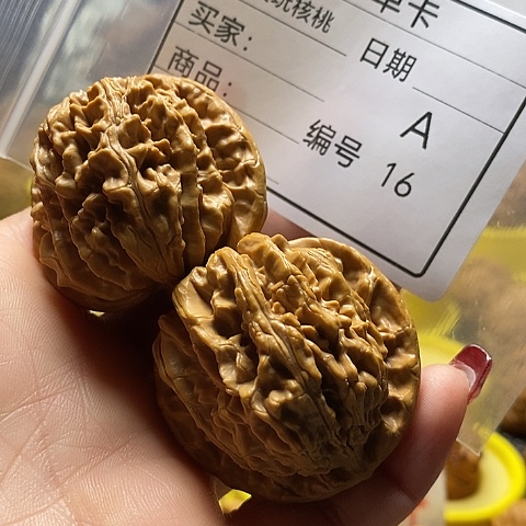 核桃把件陈****自产自销……