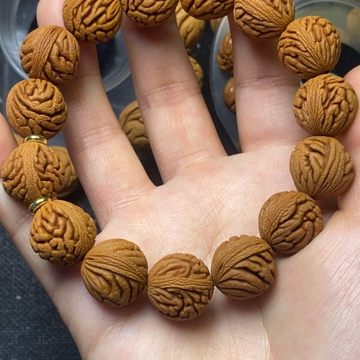 木质类秦岭山野生桃核