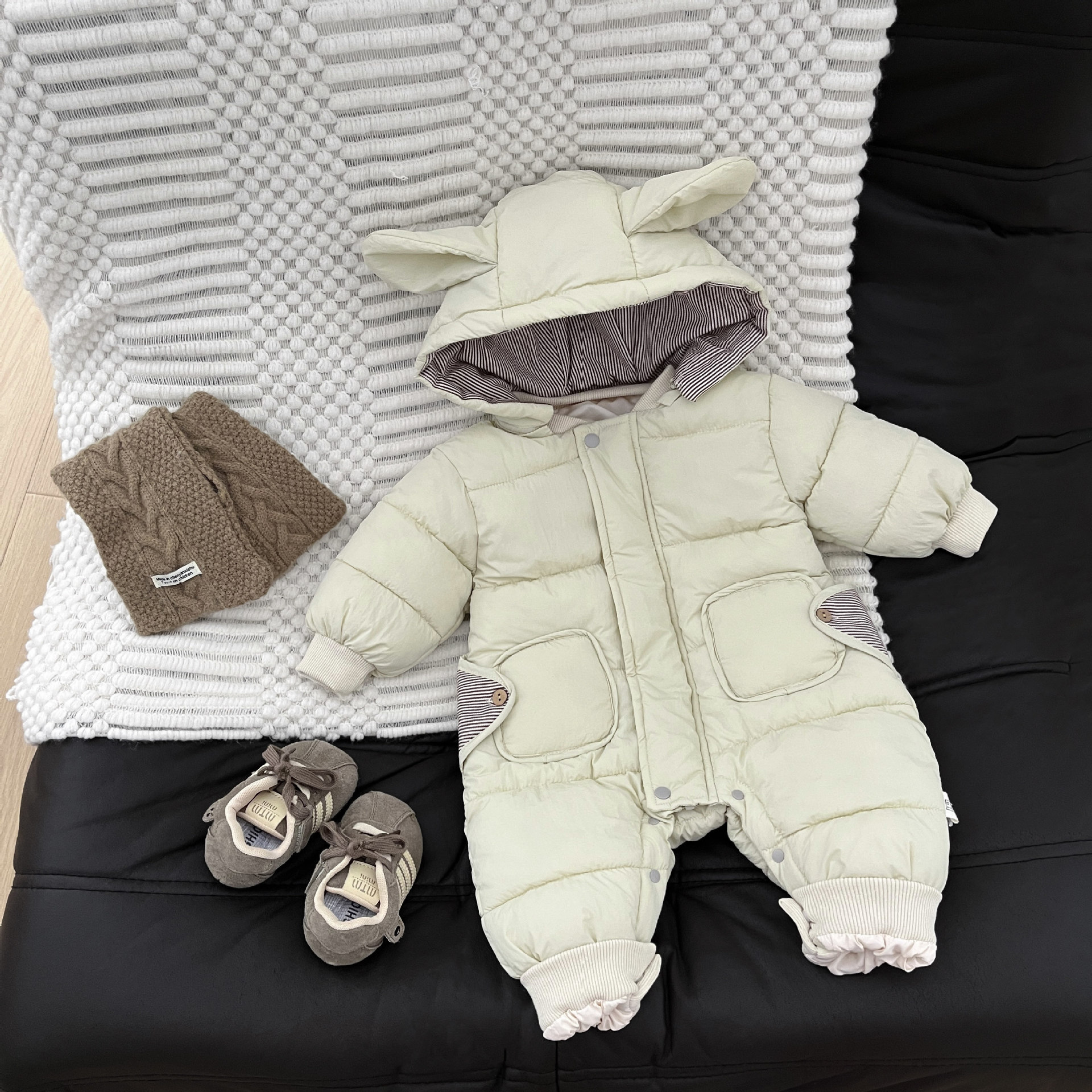 男宝宝羽绒棉冬季连体衣新生婴儿衣服冬装女婴冬款加厚抱衣外出服