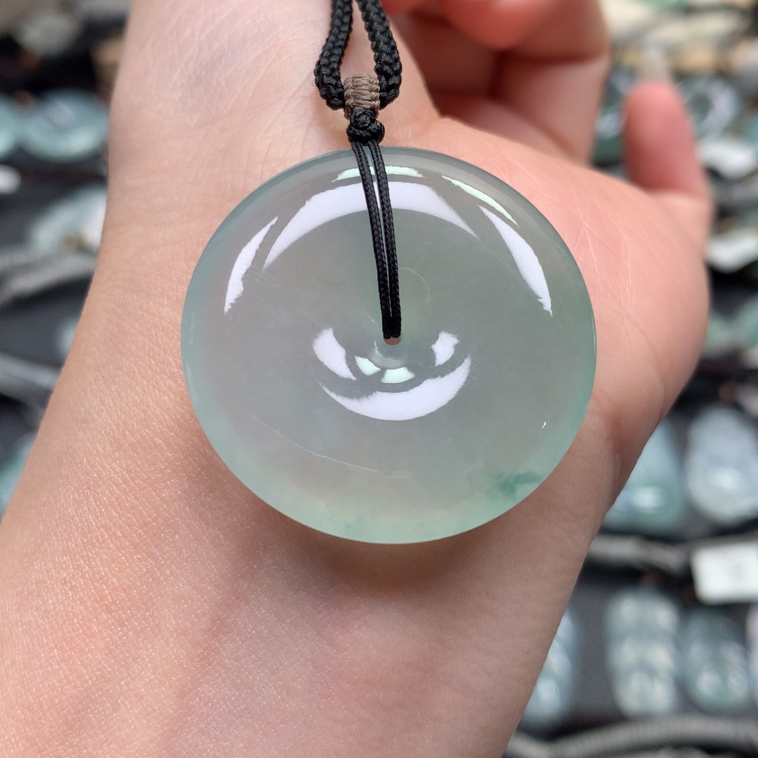 翡翠颈饰未镶嵌扣子