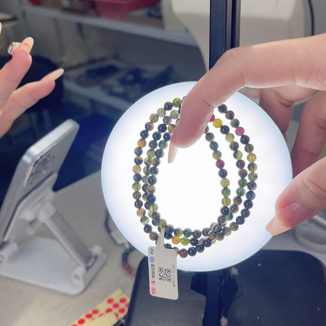 碧玺多样性发一件未镶嵌