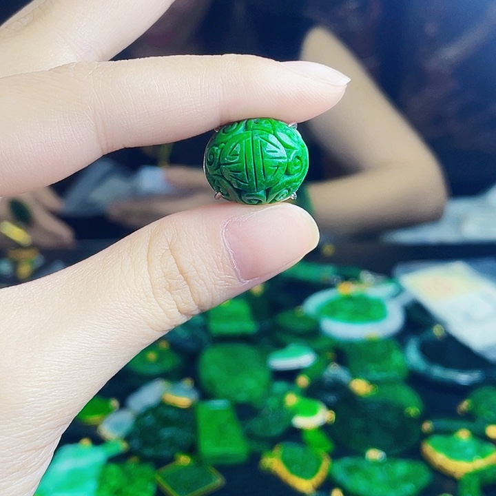 颈饰银S925镶嵌翡翠多样性