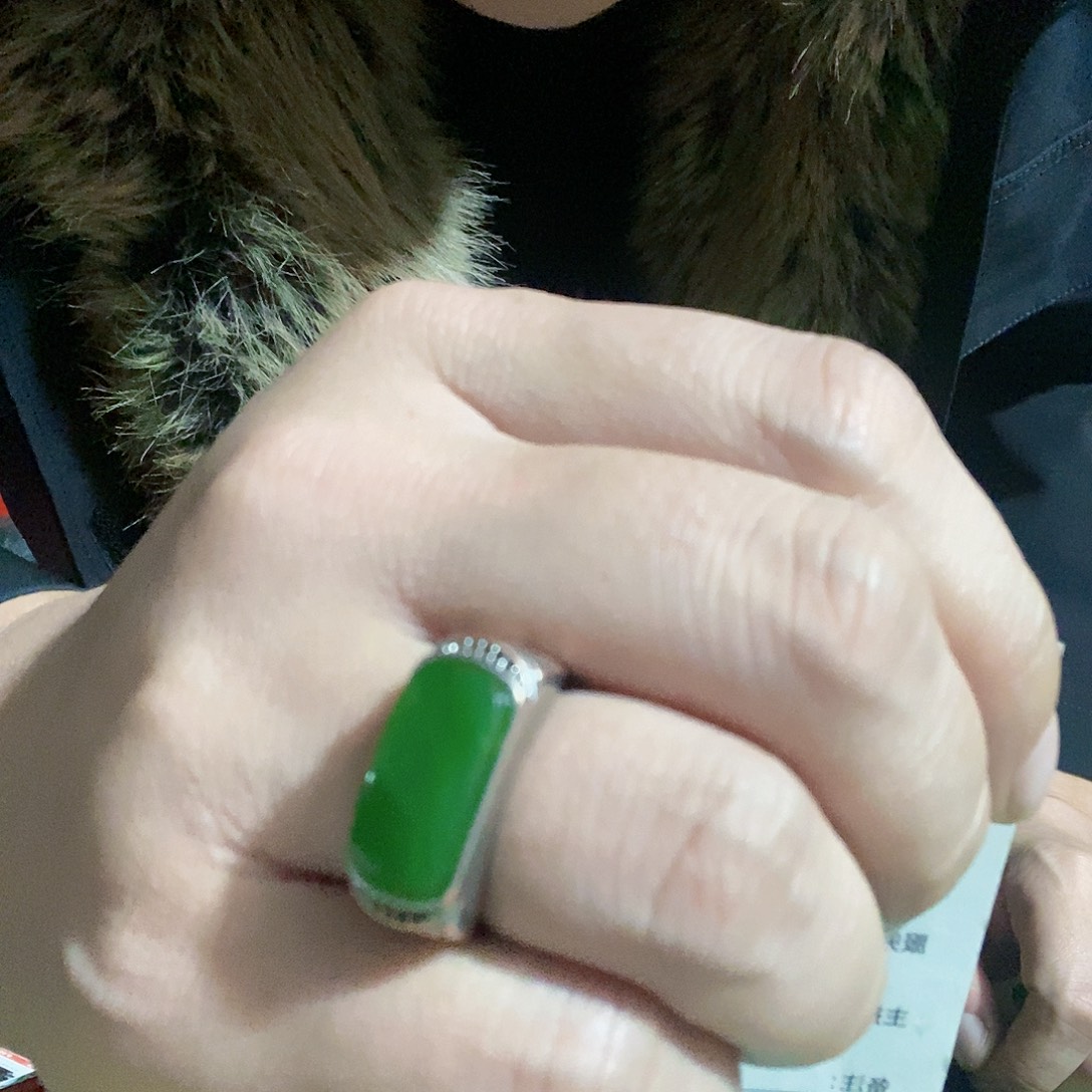 蛇纹石玉未镶嵌珠宝奇石