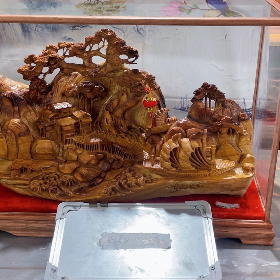 柏木手****慌崖柏手艺人雕刻