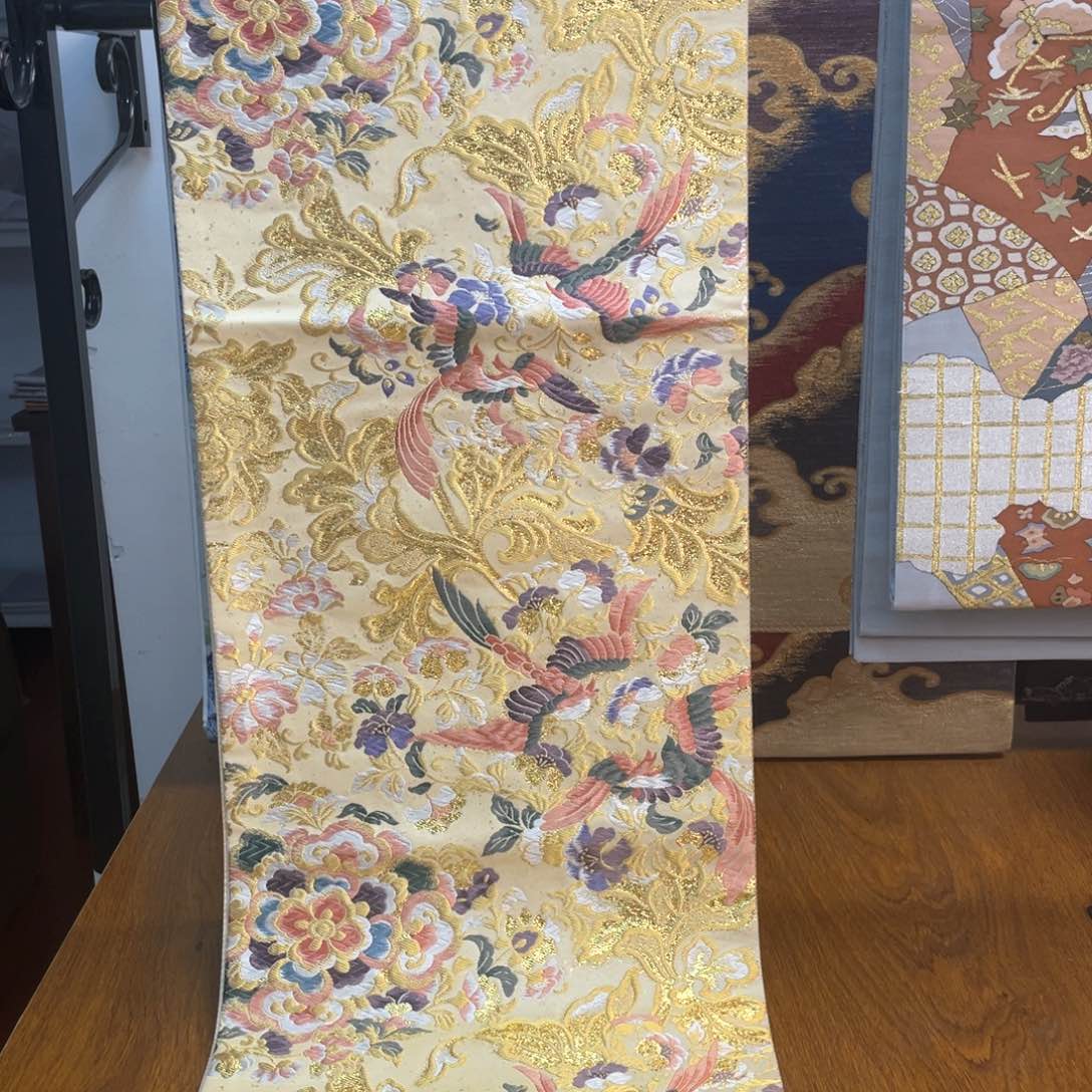 织绣金织唐草凤凰纹