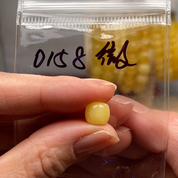 不***月蜜蜡未镶嵌裸石9微