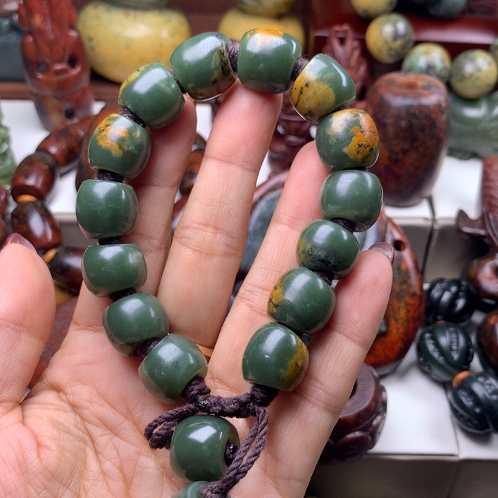 岫岩河磨玉（透闪石质玉）手链未镶嵌老*