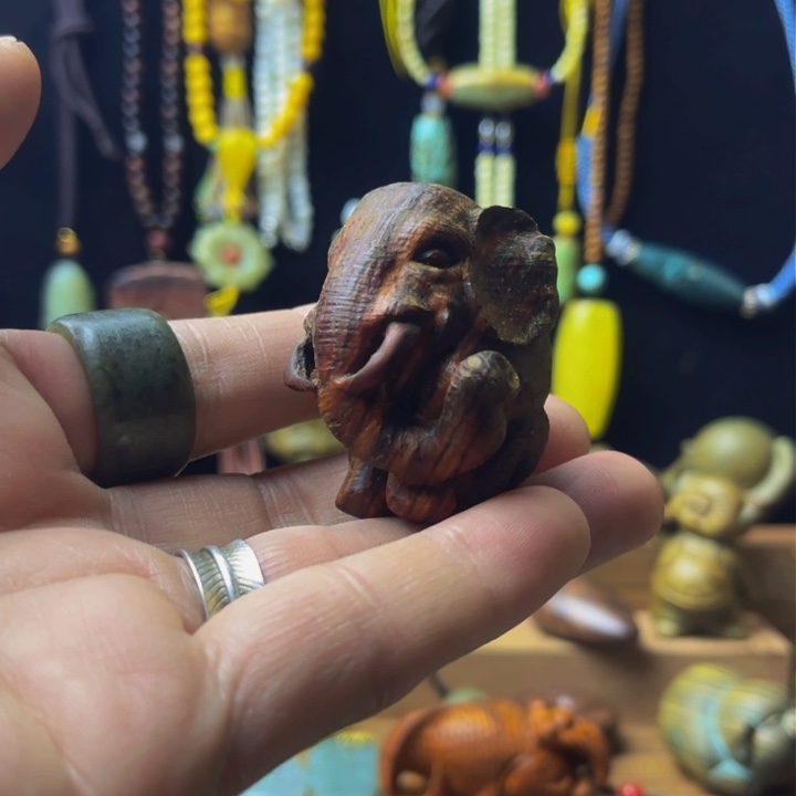 非洲紫檀（红花梨）象神宝宝手把件