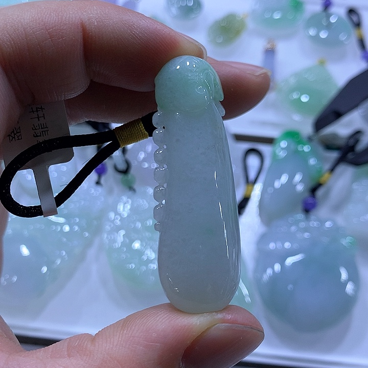 翡翠颈饰未镶嵌天然翡翠A货吊坠