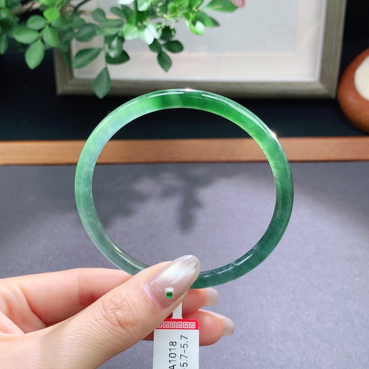 翡翠手镯未镶嵌天然翡翠手镯