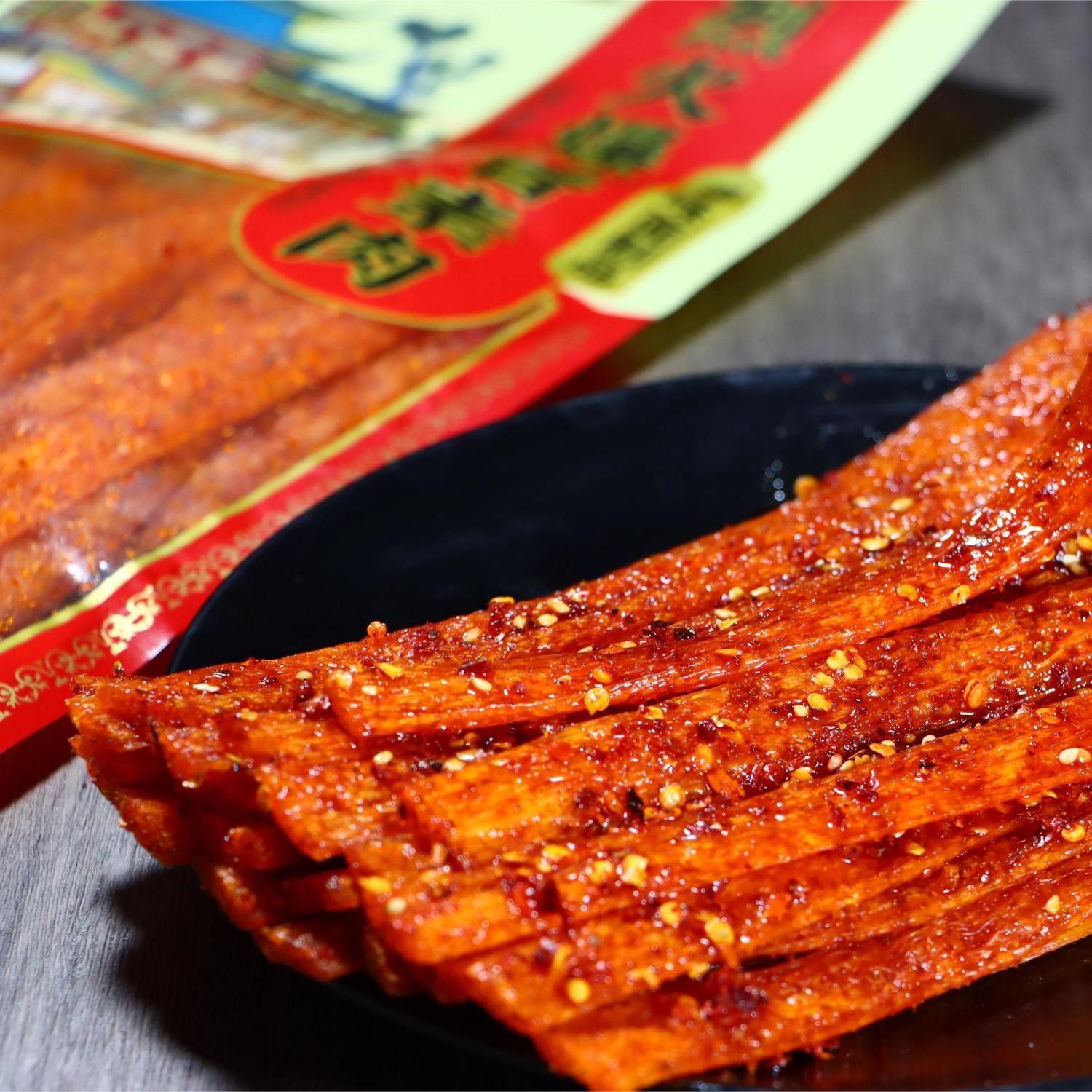 麻辣素肉辣条172g麻辣老式香油条网红香辣休闲零食小吃爆香大包