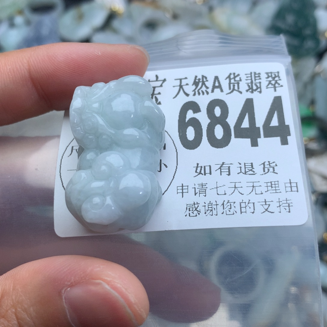 翡翠颈饰未镶嵌6844。