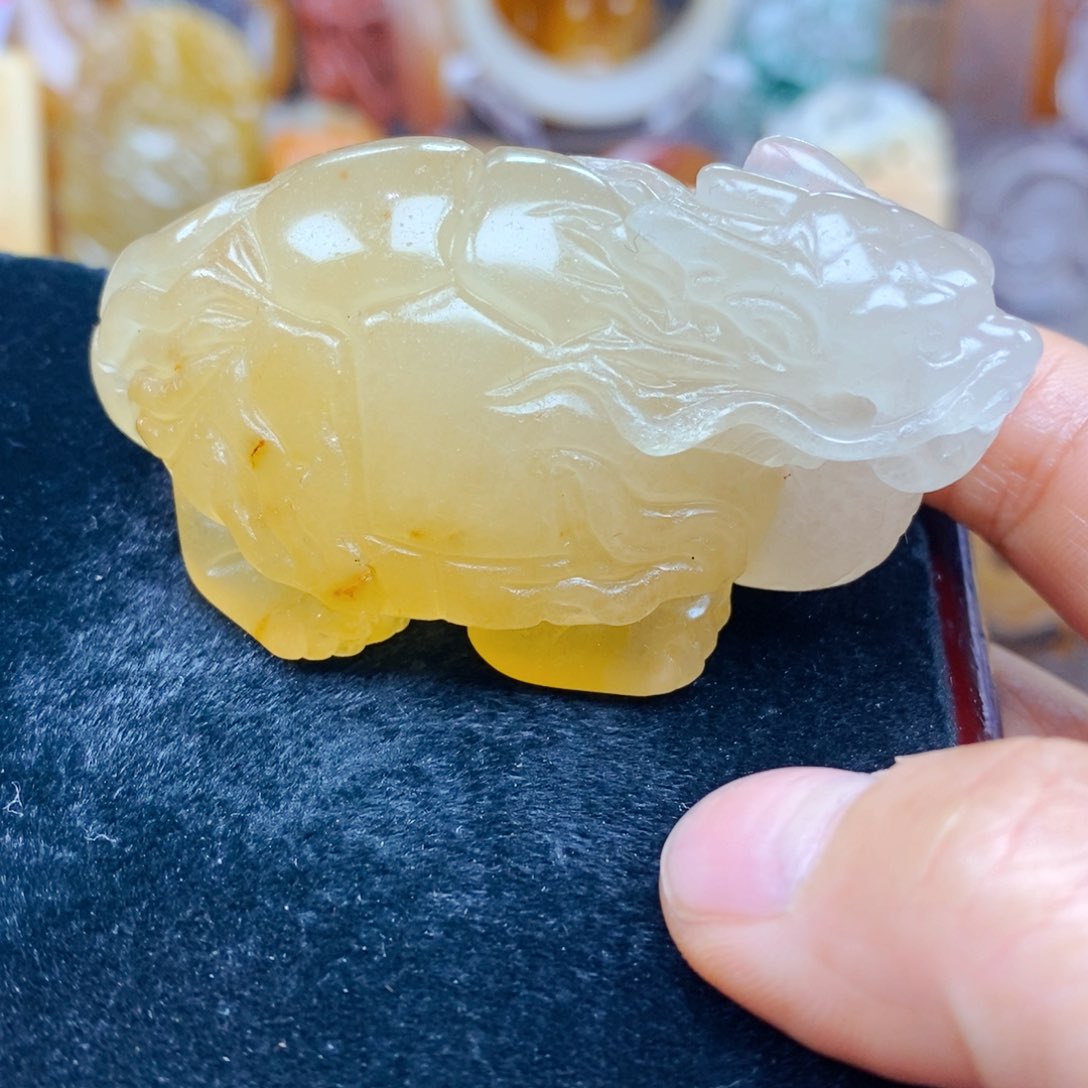 石英质玉（黄龙玉）未镶嵌颈饰