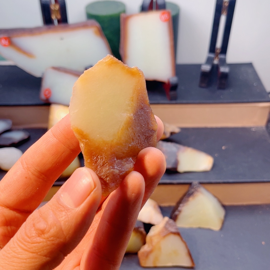 和田玉（糖玉）未镶嵌颈饰