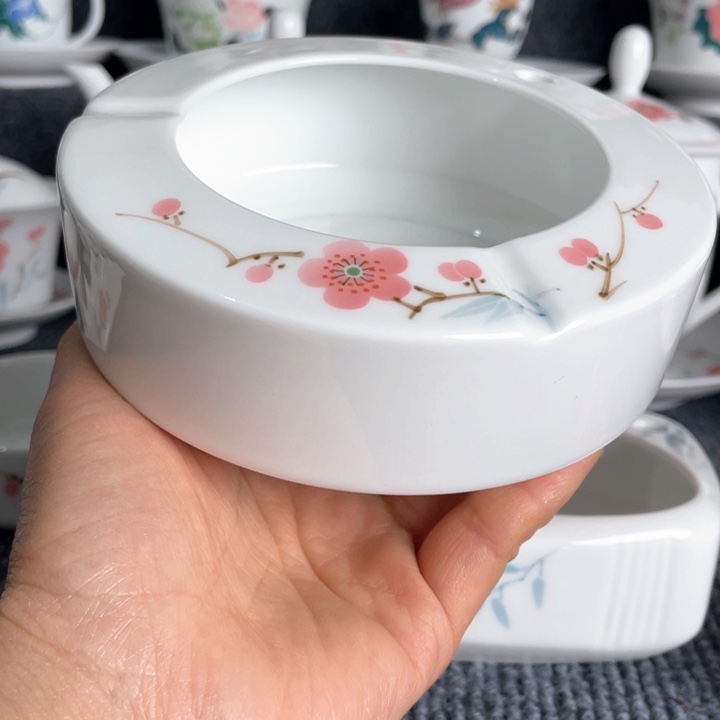 景德镇陶瓷烟灰缸