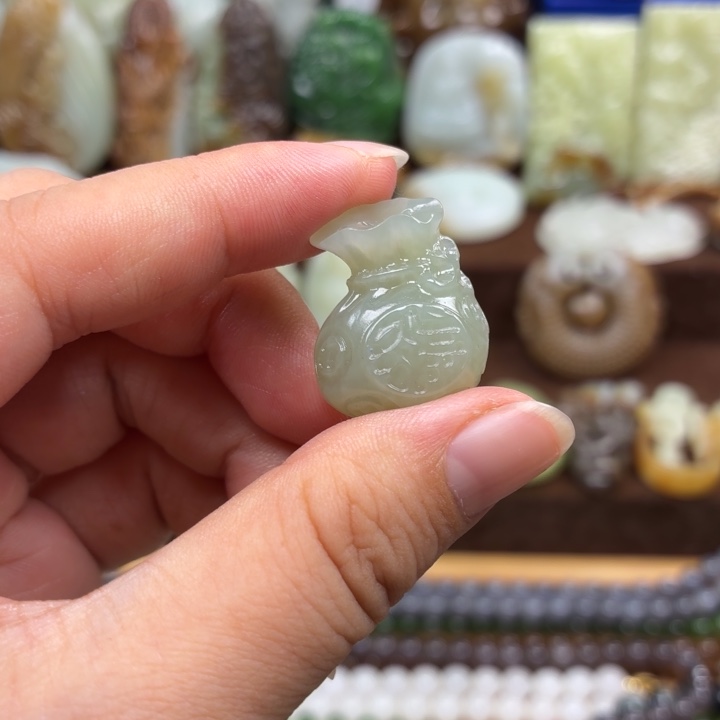 颈饰未镶嵌和田玉