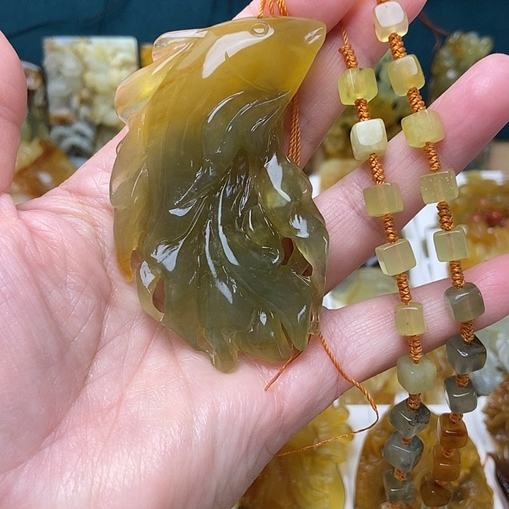 蛇纹石玉合金颈饰