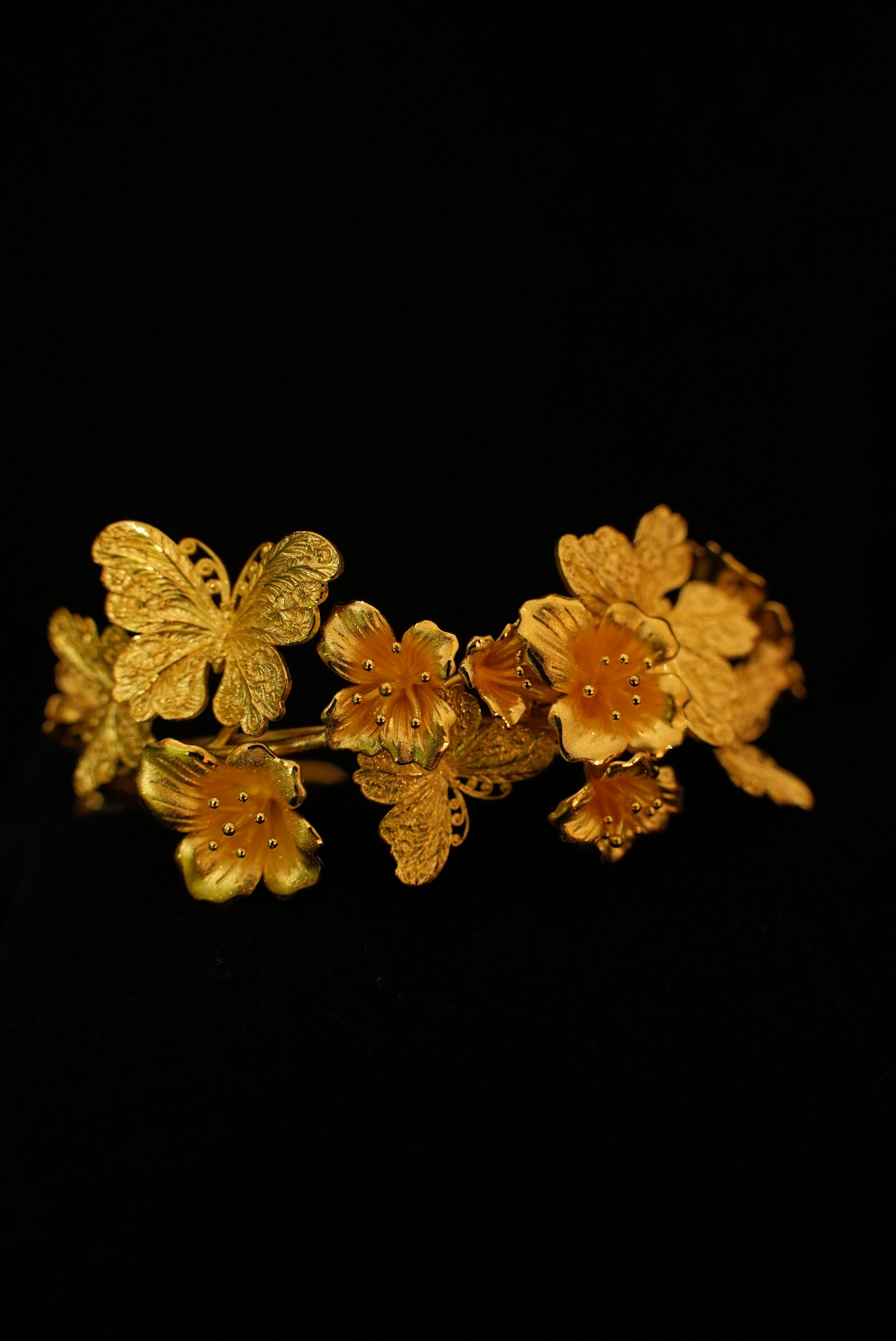 鳳喆古法錾刻精品工艺设计师款蝴蝶手镯婚嫁足金999