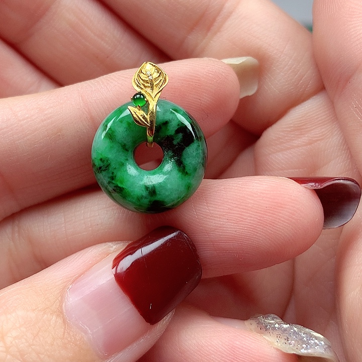 翡翠颈饰18K金镶嵌翡翠