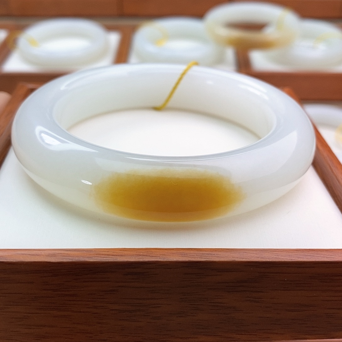 和田玉（糖玉）手镯未镶嵌A***e