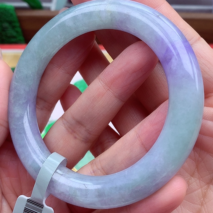 翡翠手镯未镶嵌翡翠