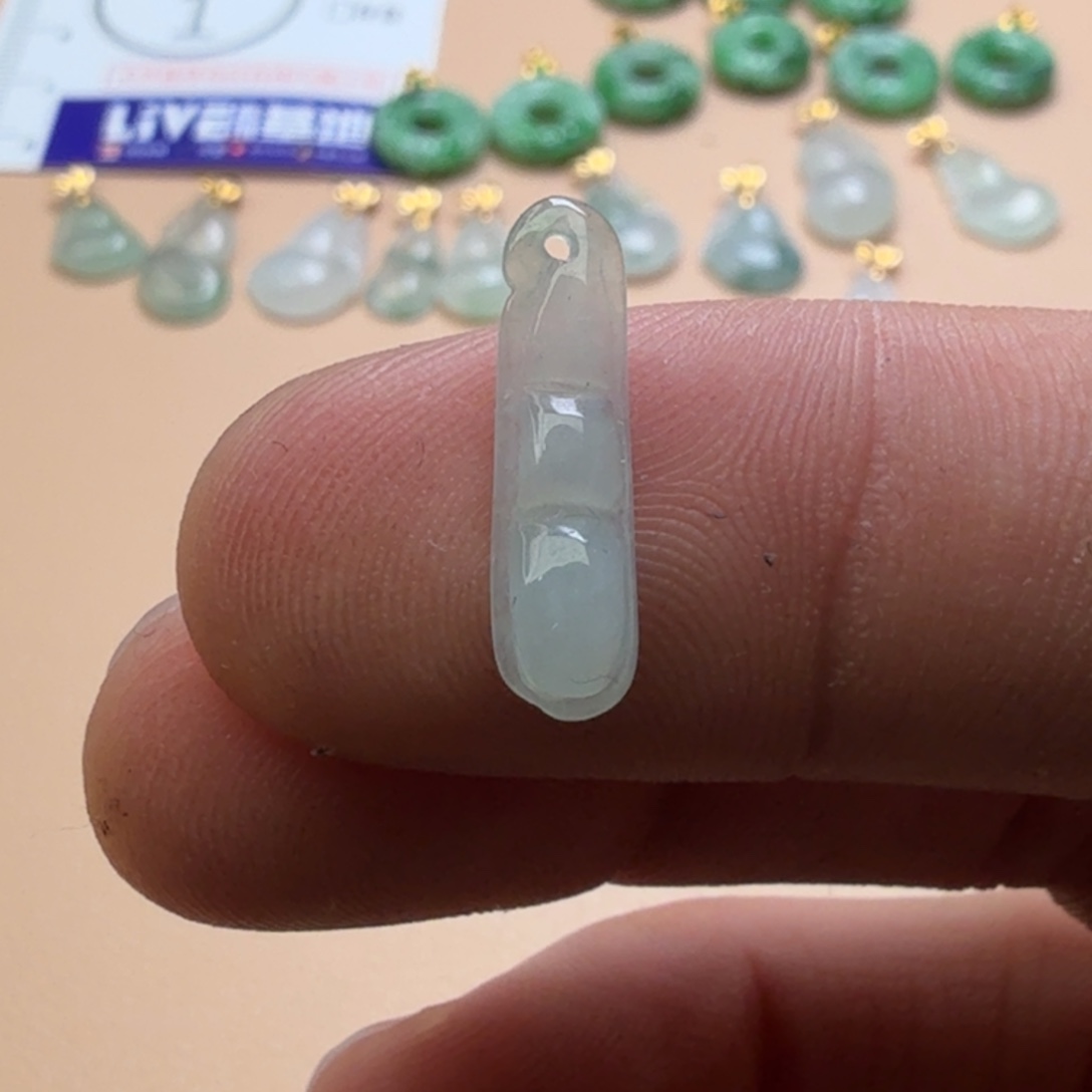 翡翠未镶嵌颈饰41