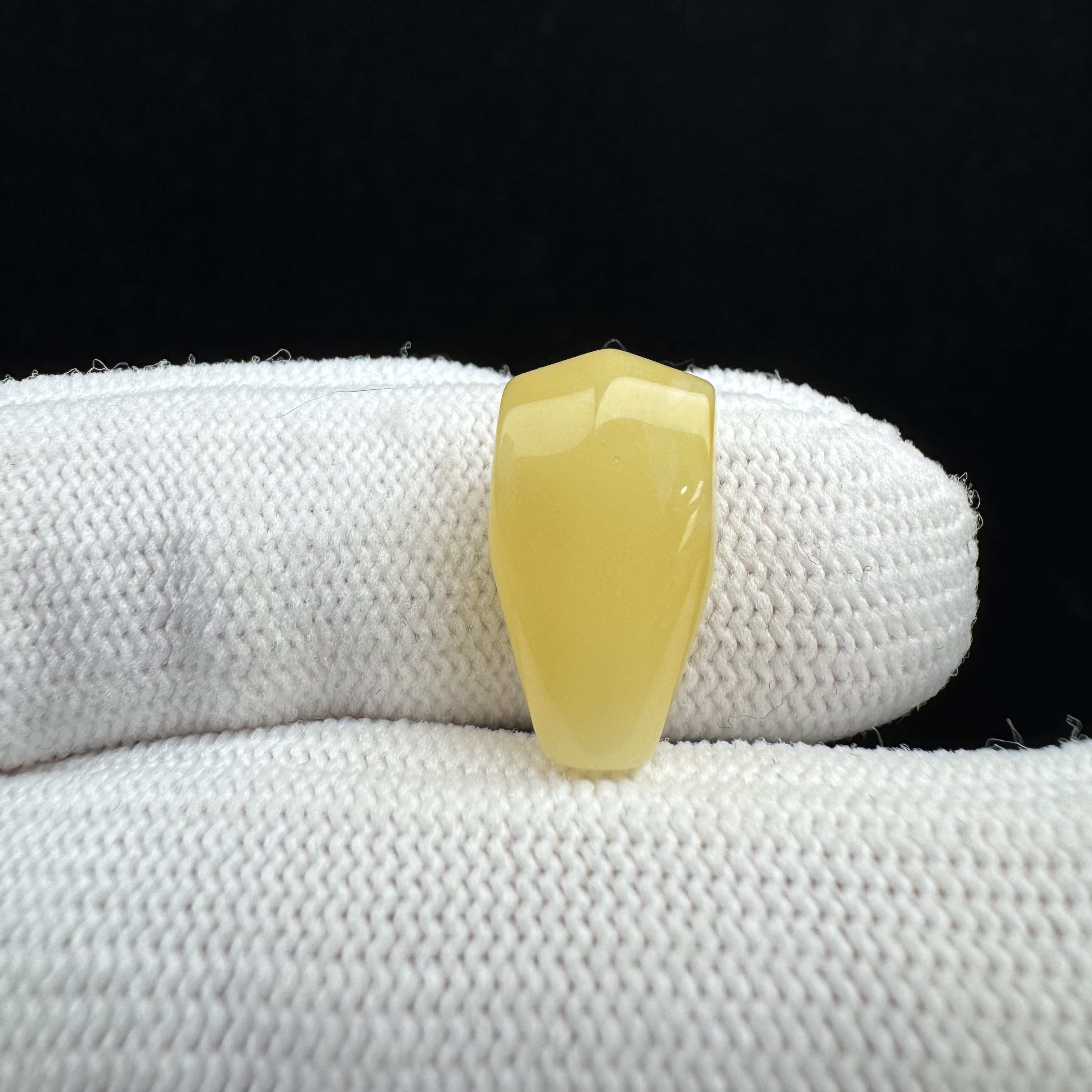 Z4921天然原矿蜜蜡 鲨鱼背三通8.9*16.7mm 一图一物 假一罚十