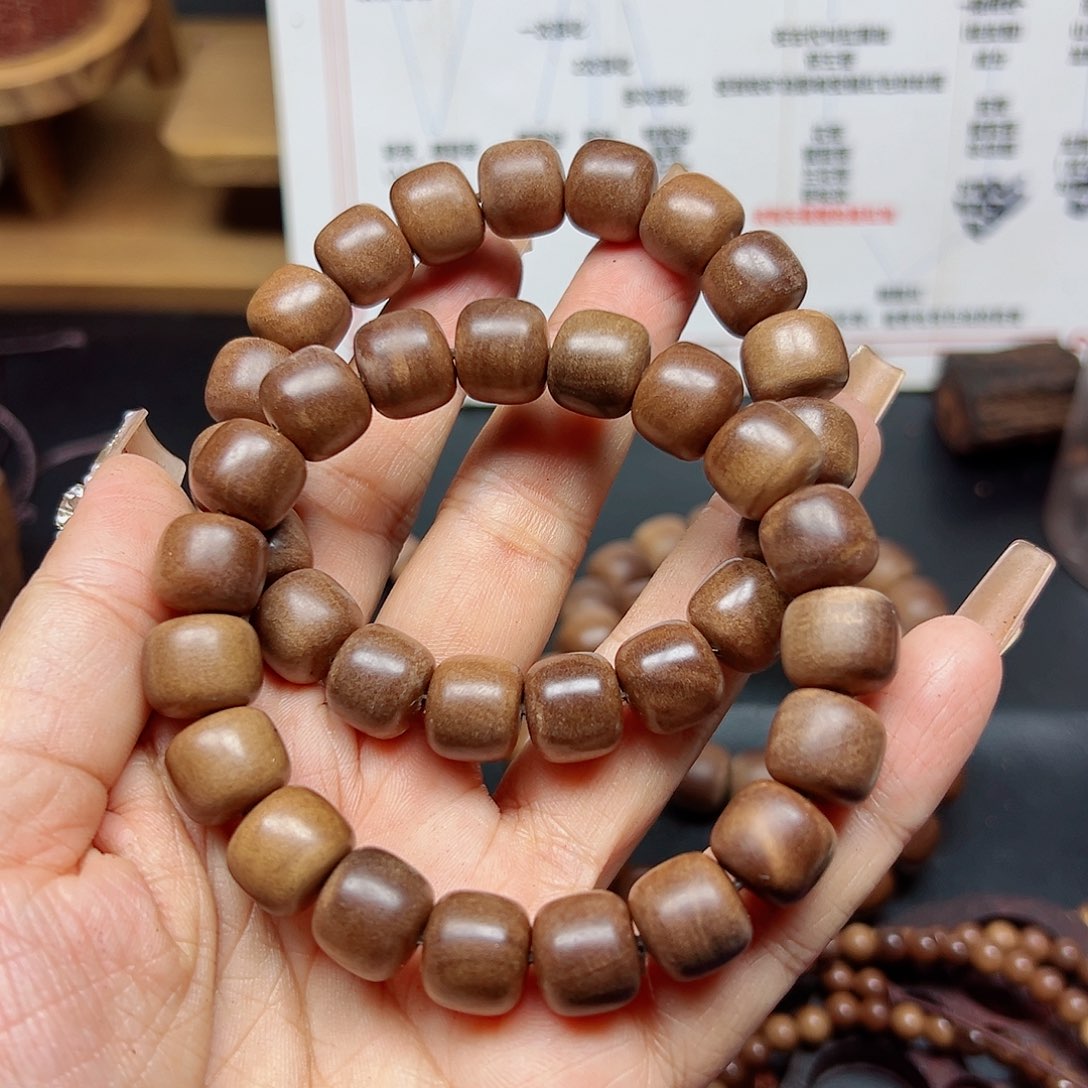 木印度老山檀香1.2沉水瑕疵