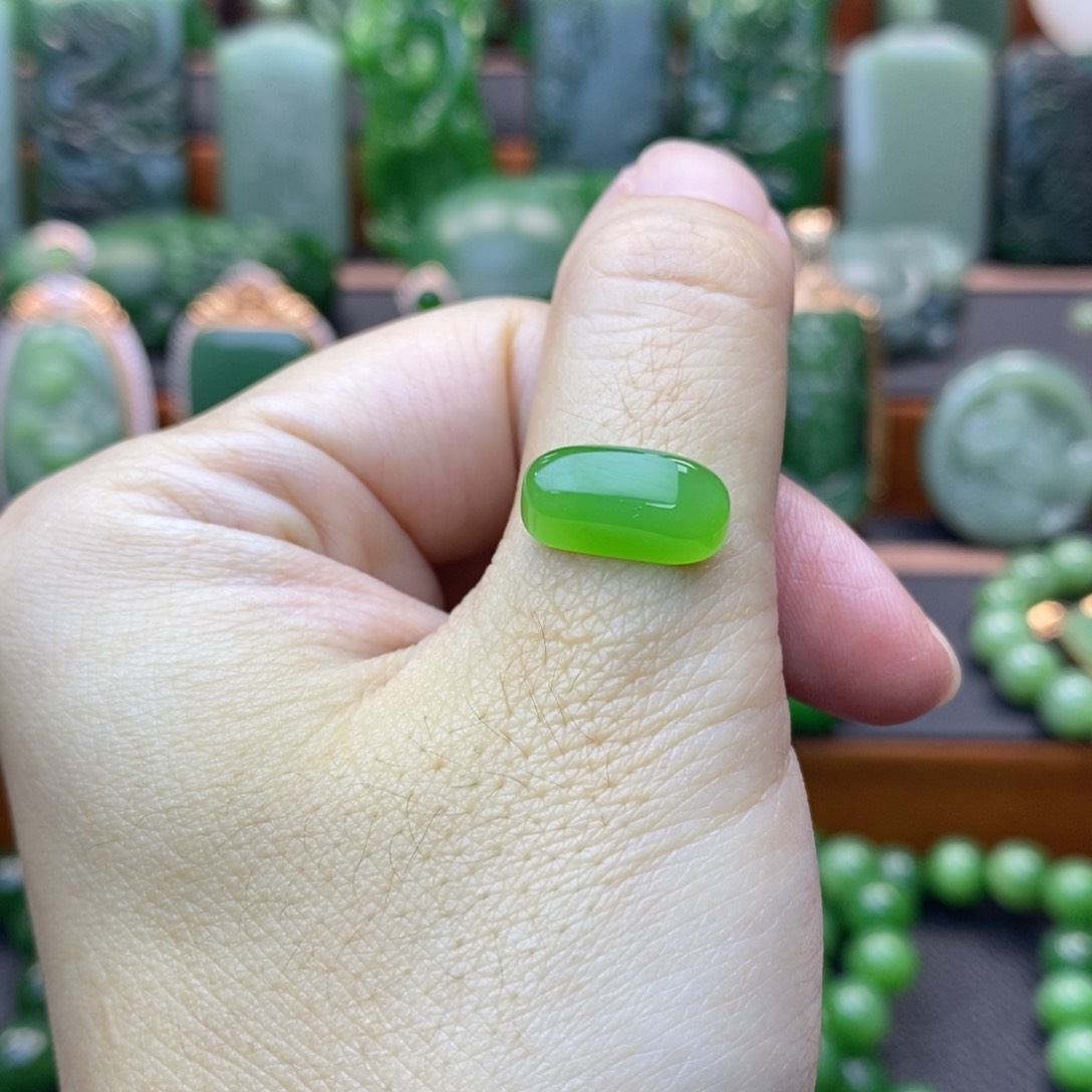 颈饰未镶嵌和田玉（碧玉）戒面