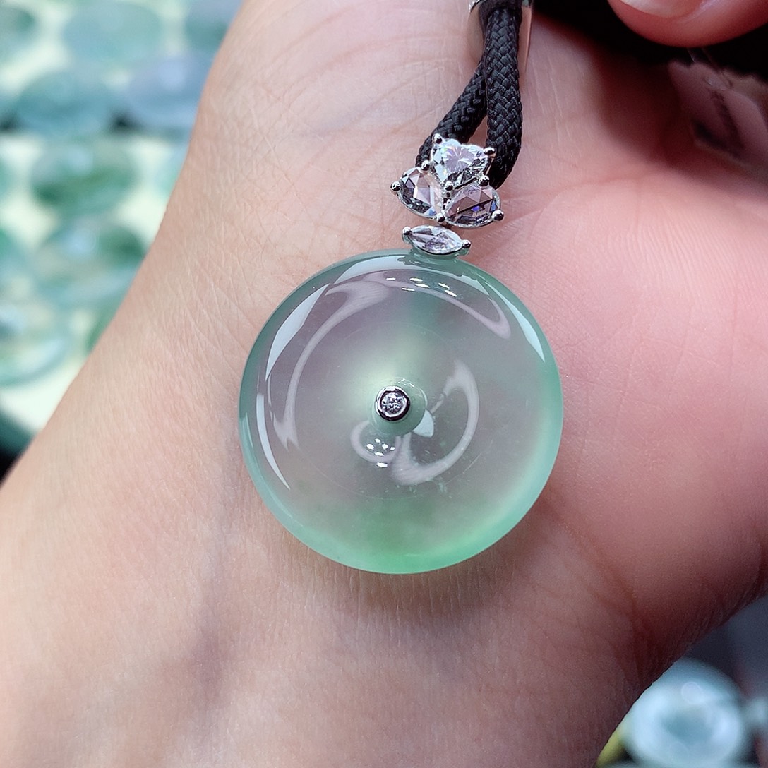 翡翠18K金镶嵌颈饰编号7尺寸22.9-5.4