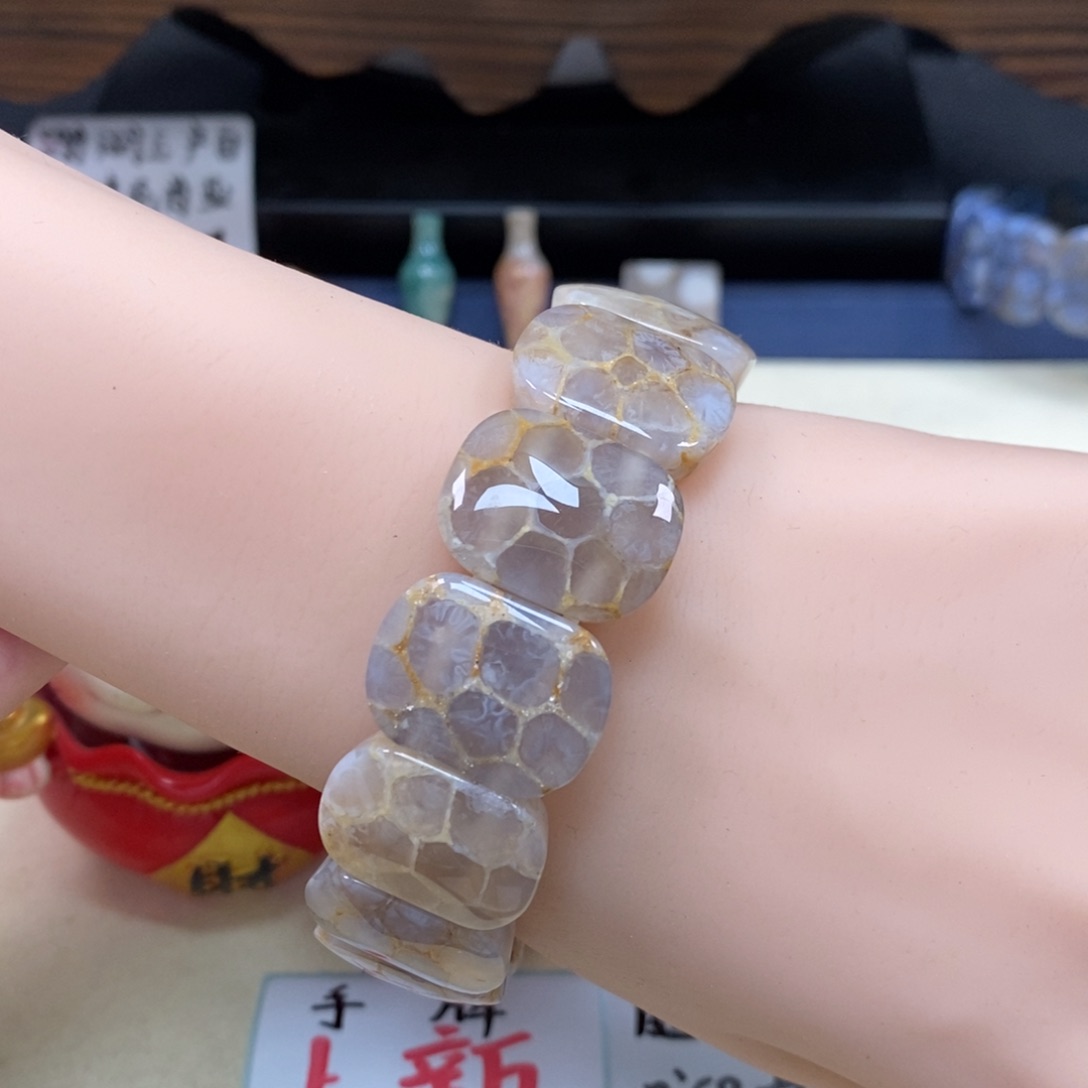 硅化珊瑚（珊瑚玉）手牌未镶嵌