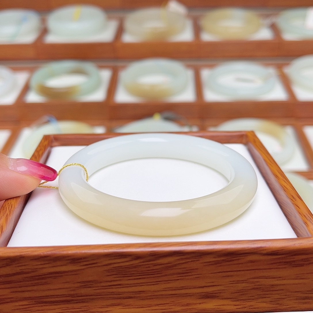 和田玉手镯未镶嵌53