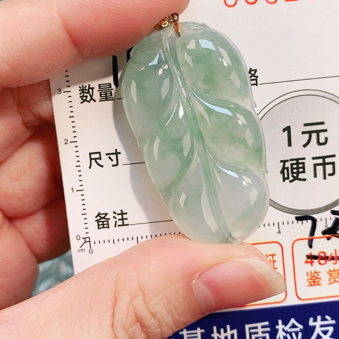 翡翠颈饰18K金镶嵌吊坠