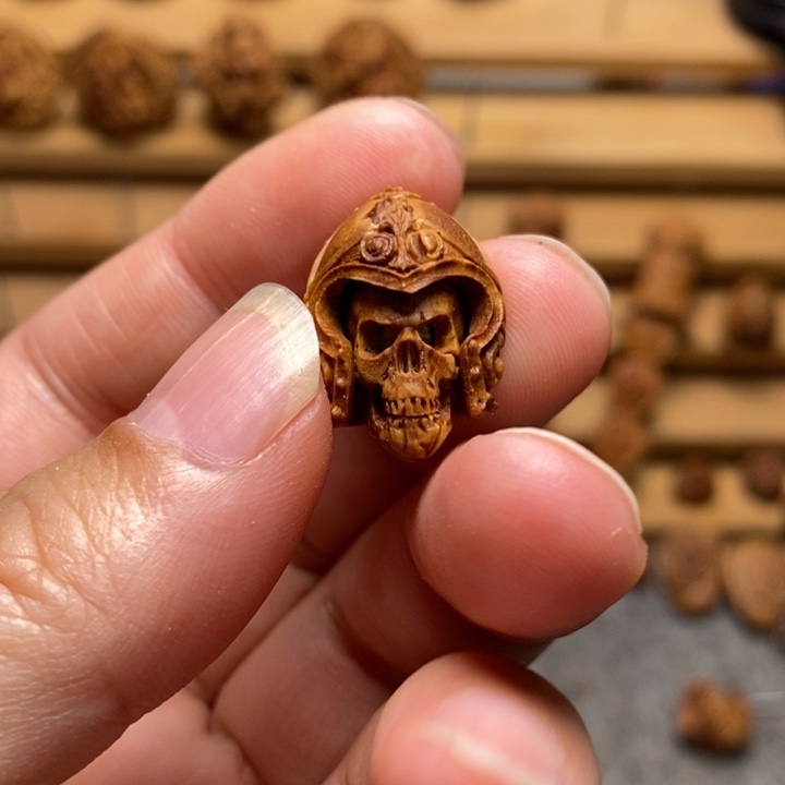 桃核手工雕刻鬼王骷髅将军