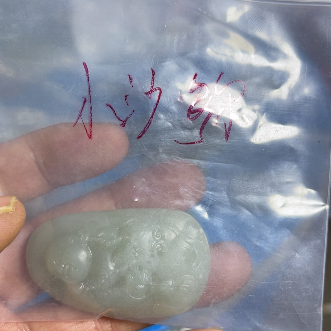 小***弥硅化玉未镶嵌颈饰