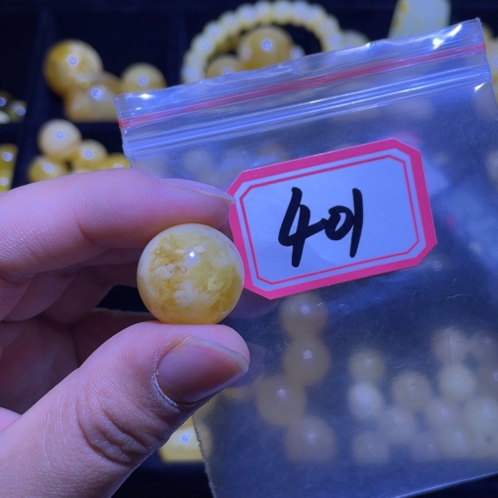 董***起蜜蜡未镶嵌裸石微瑕18.5