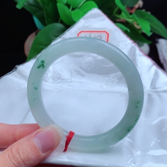 翡翠手镯未镶嵌       圆条53-54冰飘花