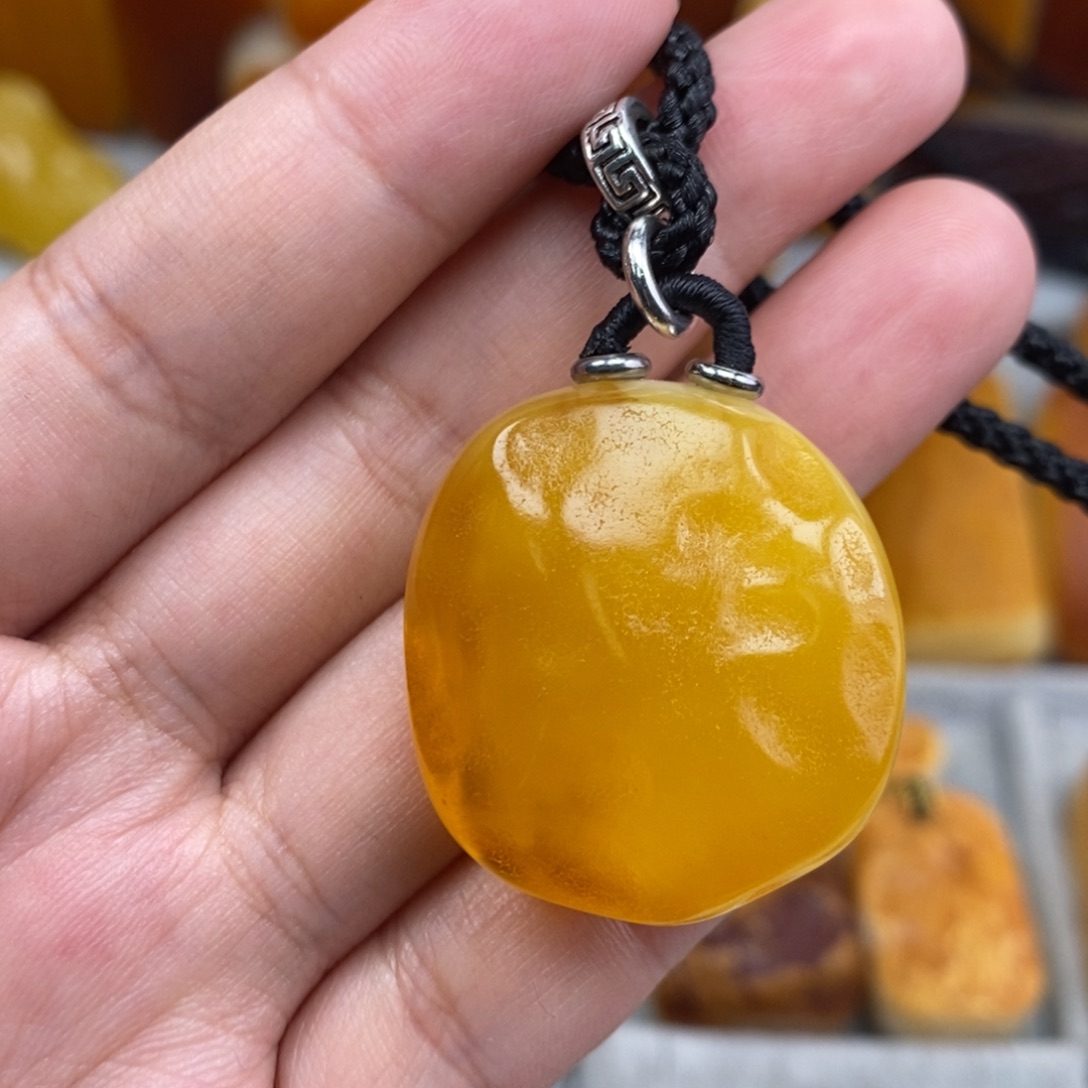 琥珀吊坠(赠链)未镶嵌