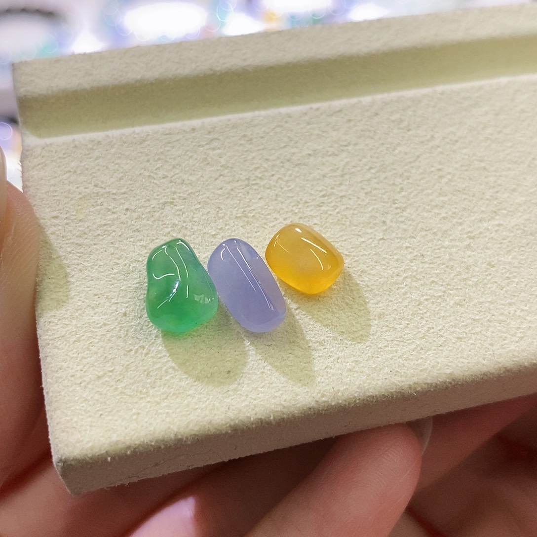 翡翠未镶嵌挂件随行