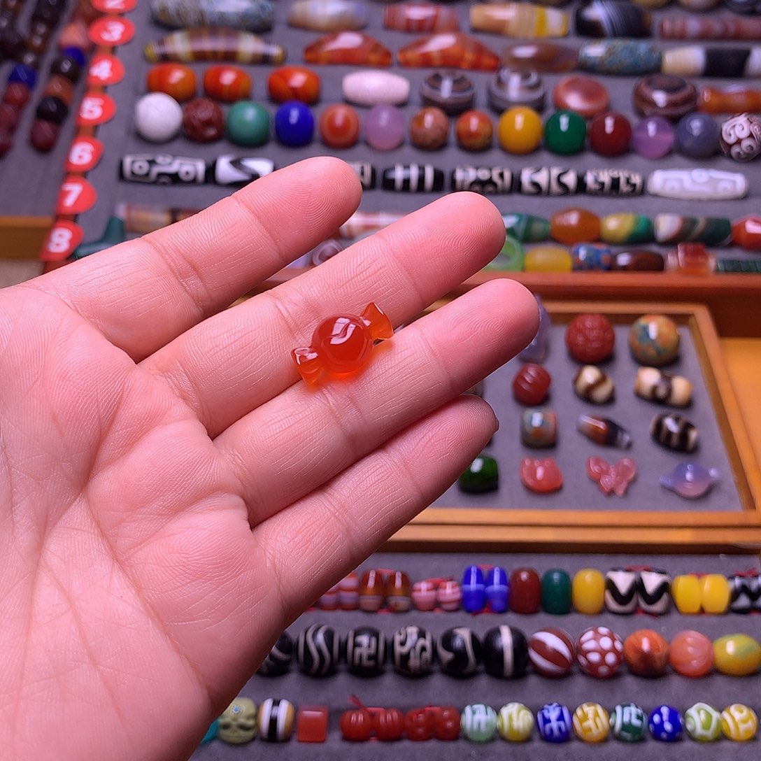 吕***蒙玛瑙/玉髓未镶嵌颈饰