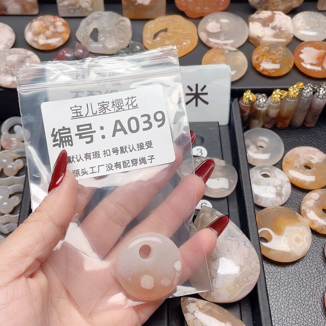 玛瑙/玉髓颈饰合金张****