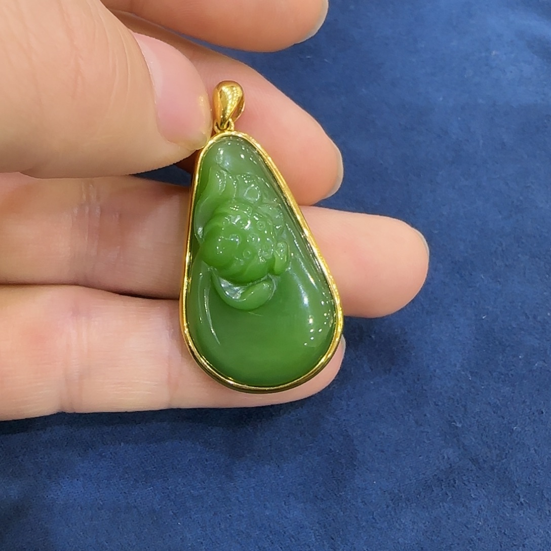 铭***宝和田玉未镶嵌颈饰