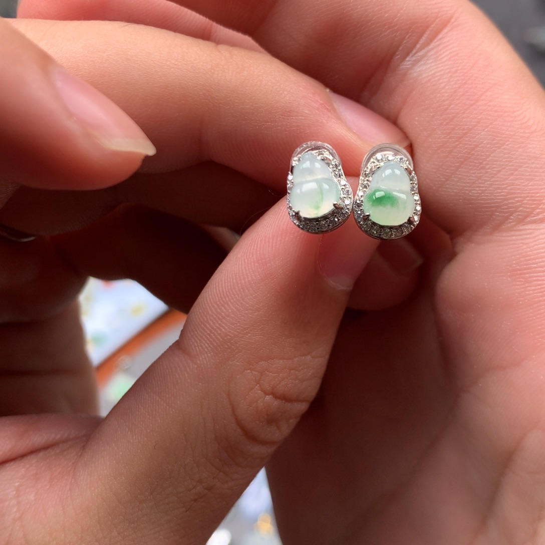 翡翠未镶嵌颈饰你是