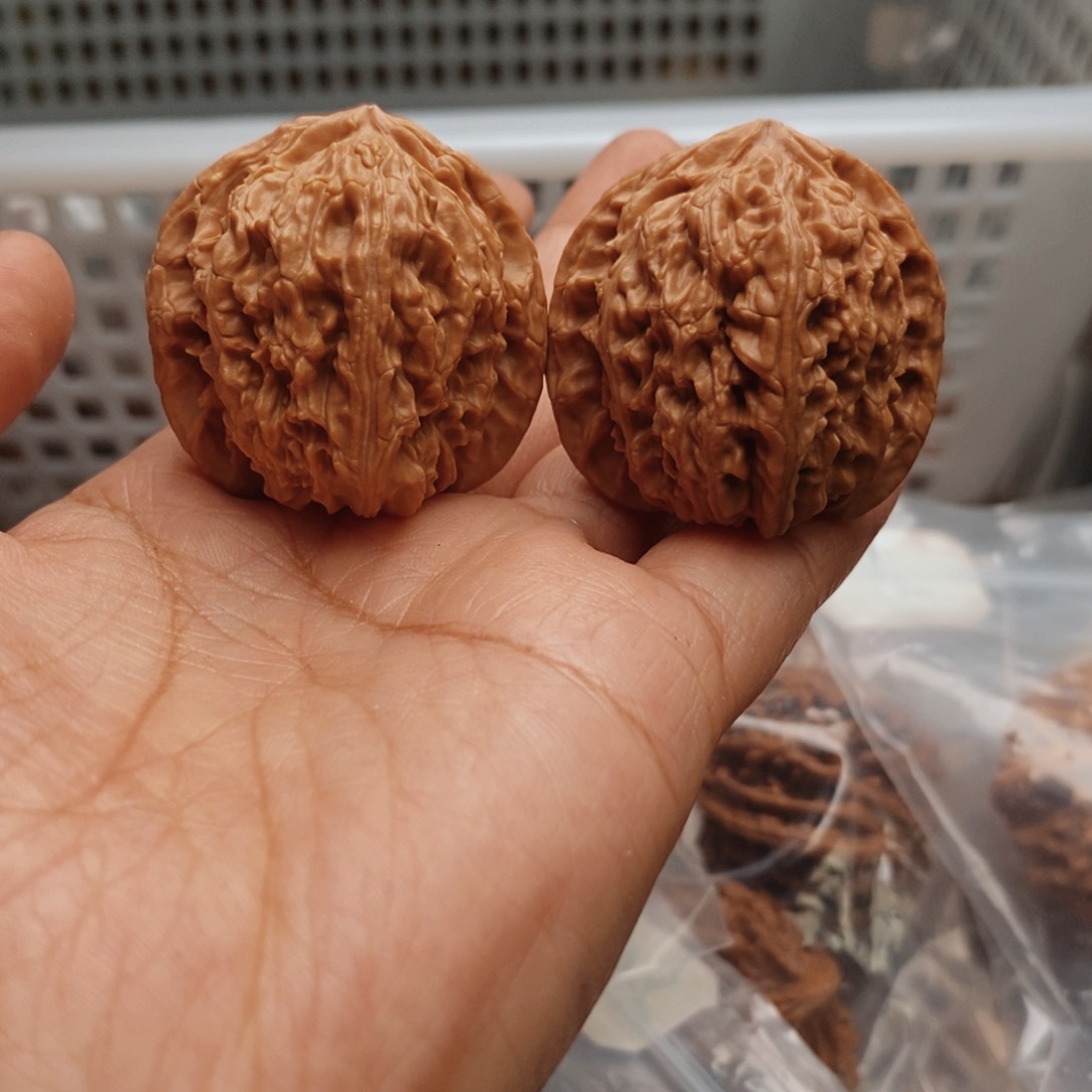 文玩核桃把件三角白