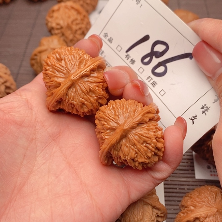 文玩核桃吊坠38楼子186